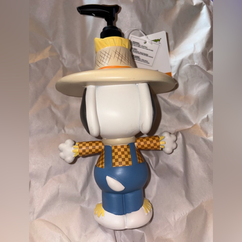 Snoopy Soap Pump, scarecrow fall NWT - Picture 3 of 9